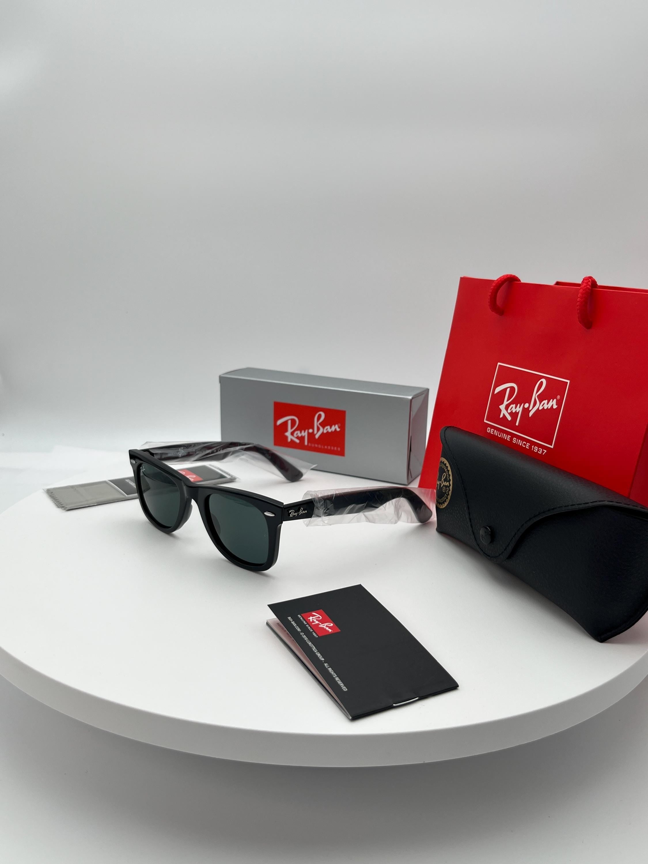 Classic Wayfarer-Style Sunglasses – Black Frame with Grey Lenses | Unisex Retro Eyewear