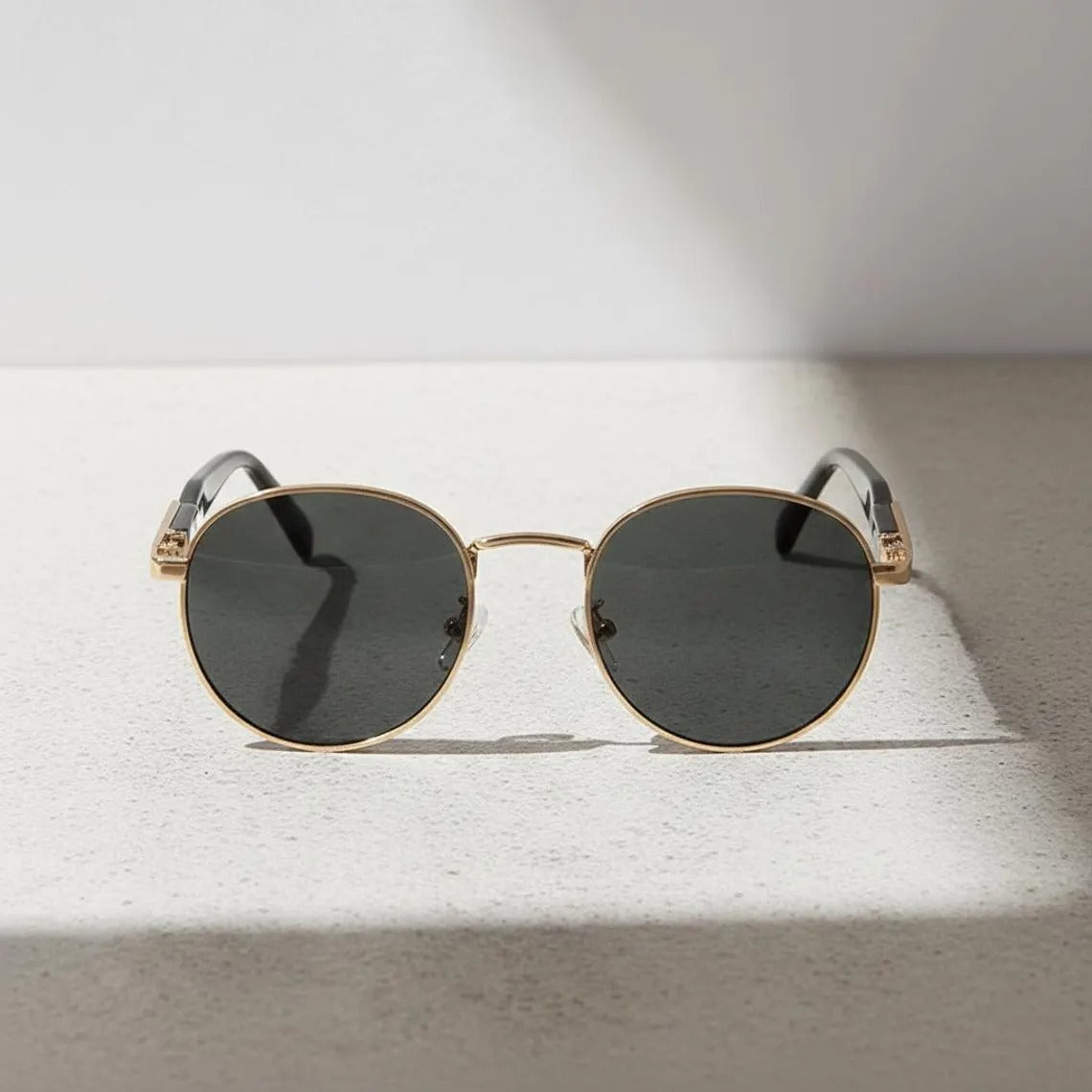 Classic Round Metal Sunglasses,Vintage Gold Frame UV Protection,Gradient Tea & Grey Lens,Retro Minimalist Eyewear,Free Case Included Gift
