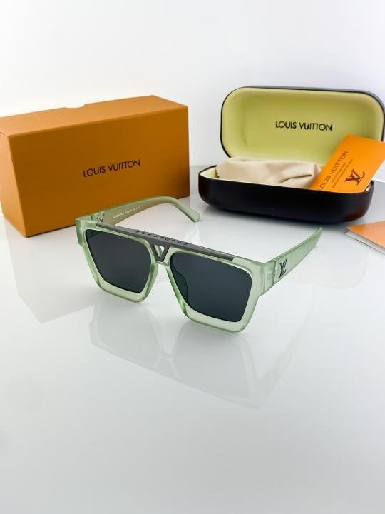 Louis Vuitton Green 1502 Sunglasses Main image