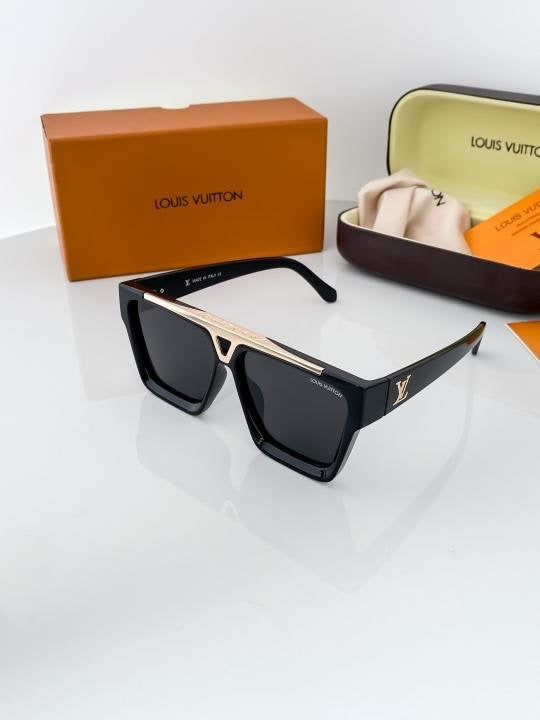 Louis Vuitton Gold Black 1502 Sunglasses Main image