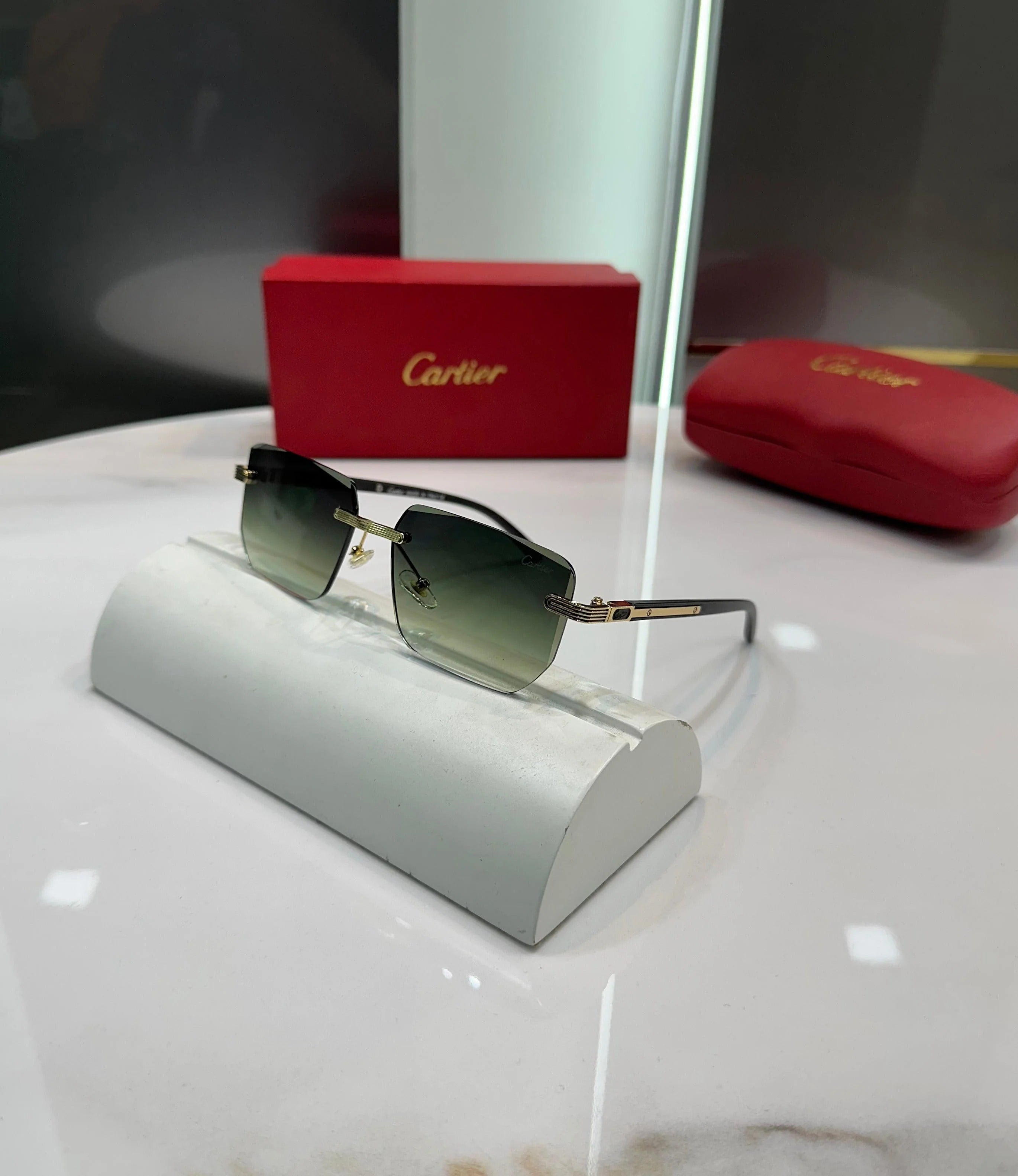 Cartie r 030 Green Ultimate Luxury Shade