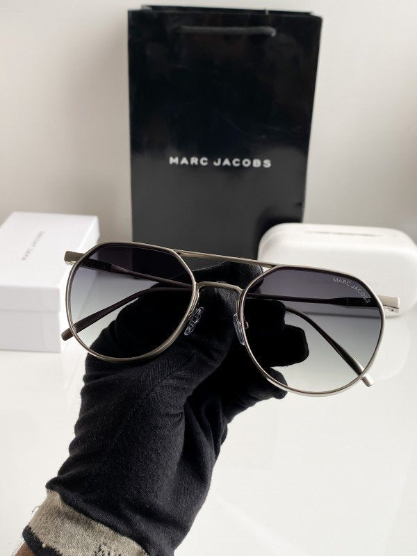 Marc Jacobs Green shade 5052