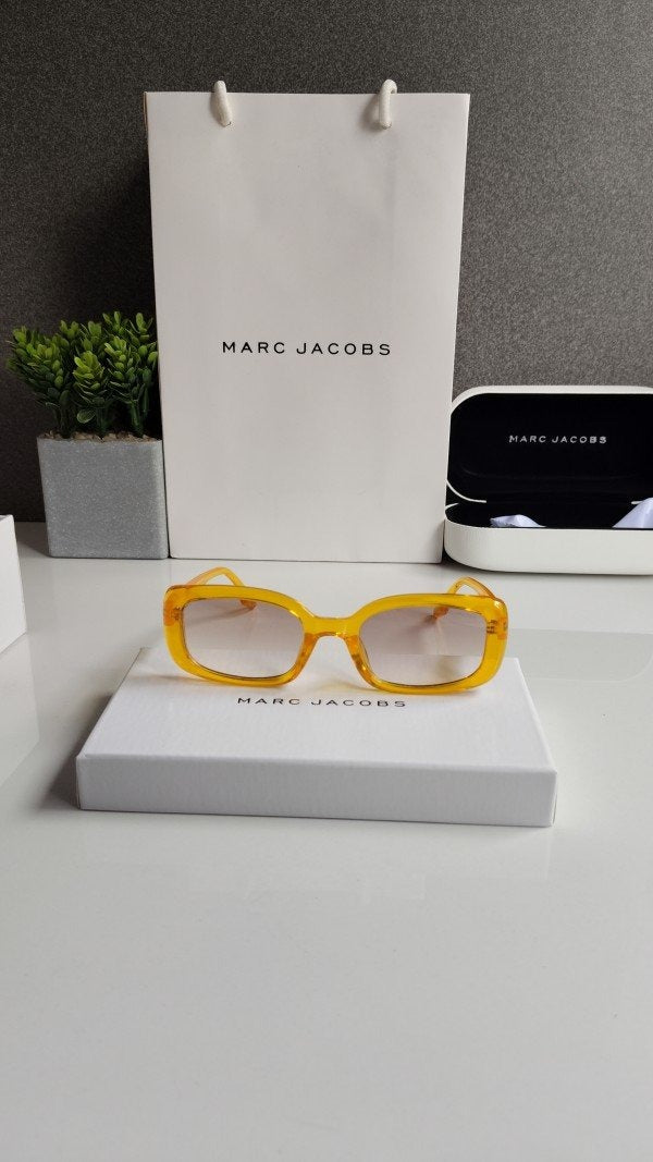 Marc Jacobs 64