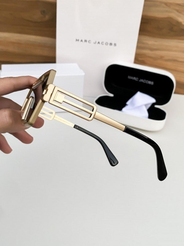 Marc Jacobs gold 18 Secondary image