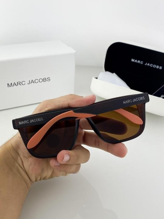 MARC JACOBS BROWN 2104