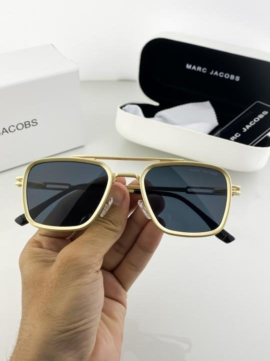 MARC JACOBS GOLD BLACK 516