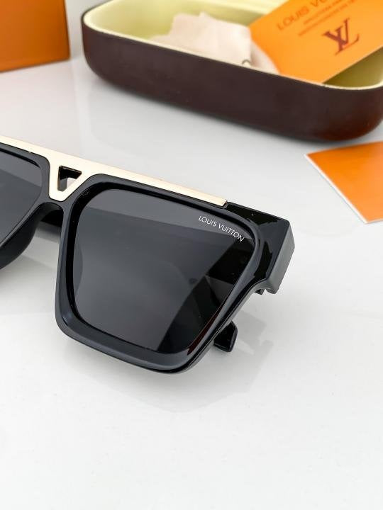 Louis Vuitton Gold Black 1502 Sunglasses Secondary image