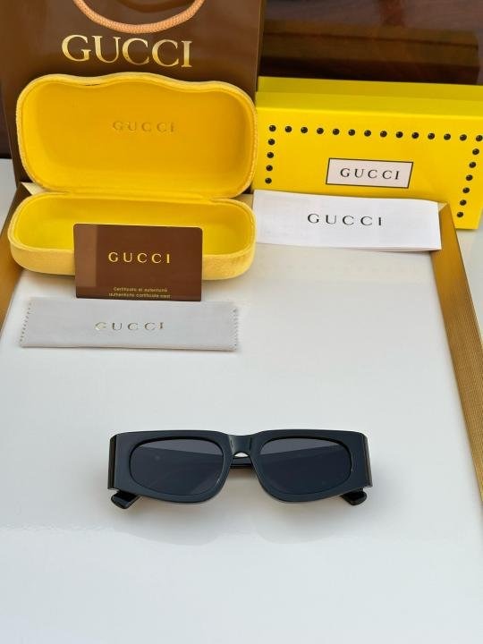 Gucci 118 Sunglasses Secondary image