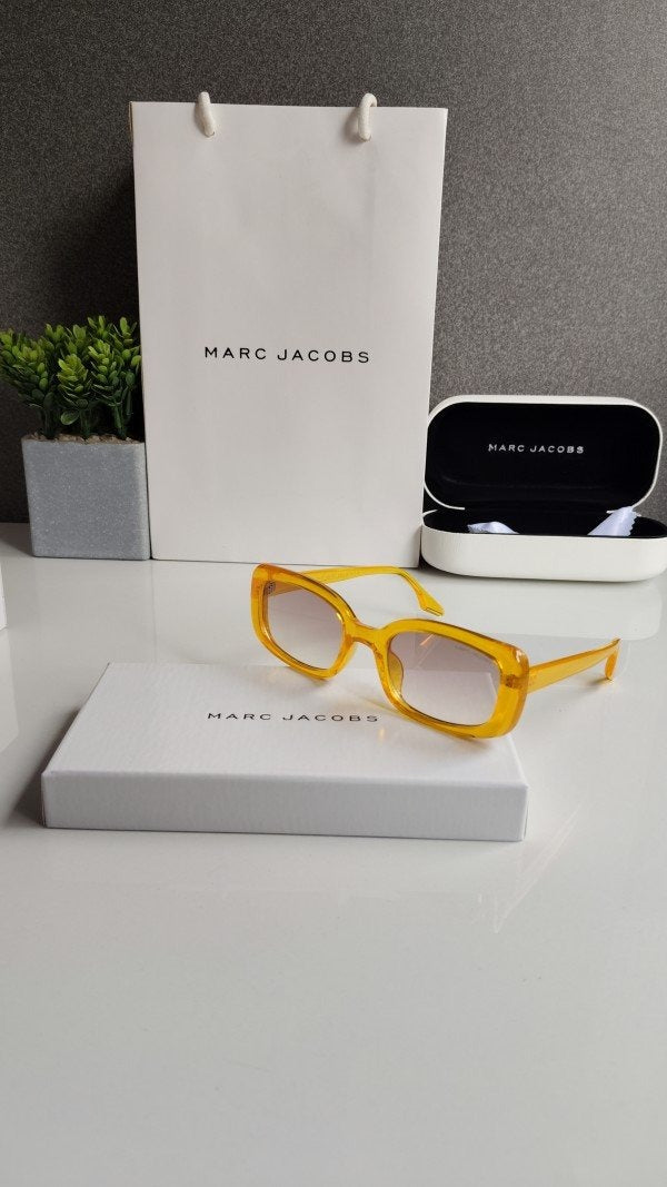 Marc Jacobs 64