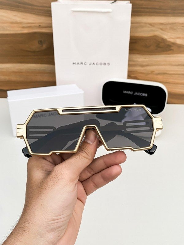 Marc Jacobs gold 18