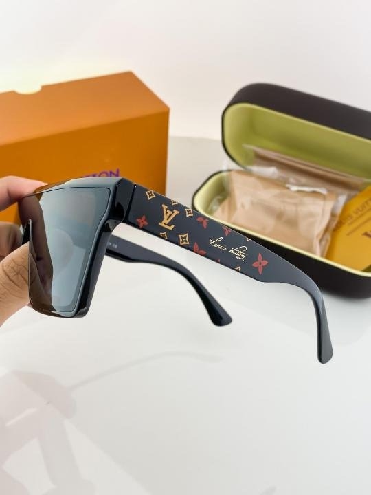 Louis Vuitton Black 1166 Sunglasses