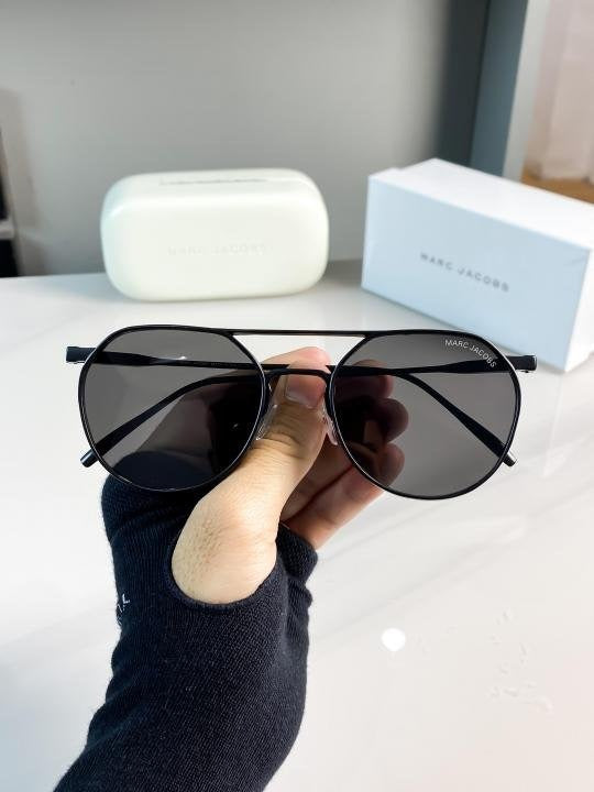 Marc Jacobs black 5001