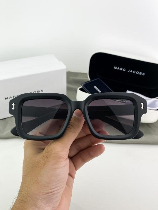 MARC JACOBS BLACK SHADED 37002
