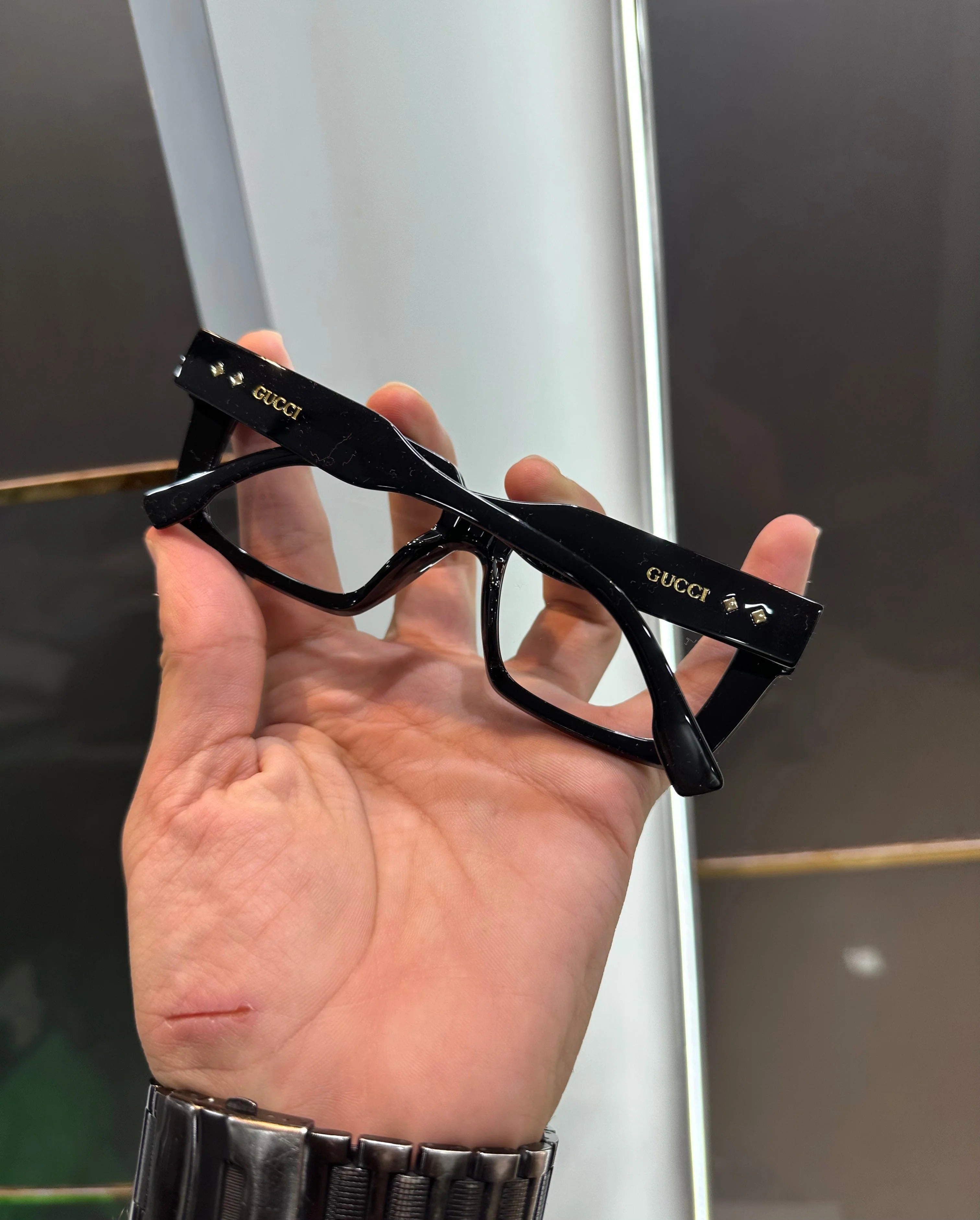 Gucci 2379 Transparent Ultimate Luxury Shade Secondary image