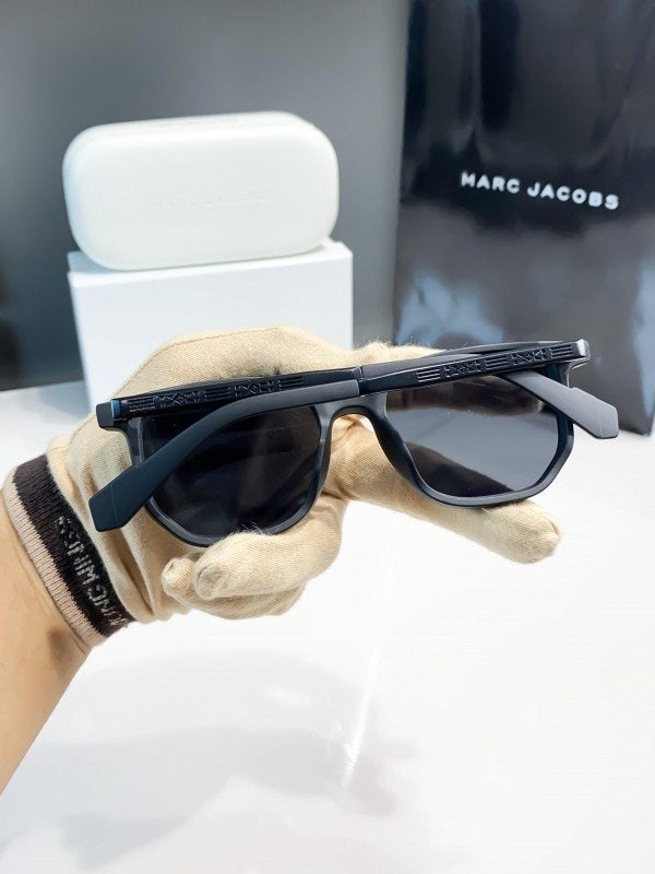 MARC JACOBS black 11-39