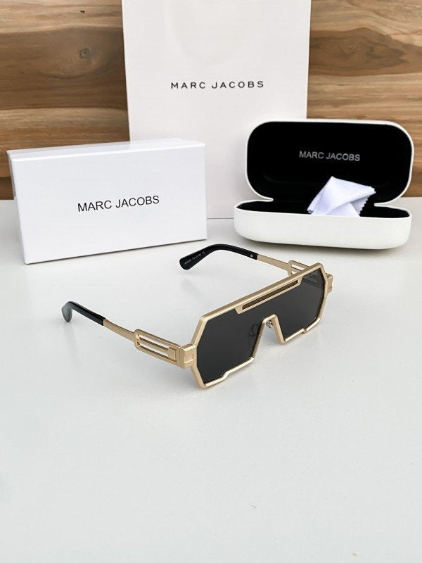 Marc Jacobs gold 18