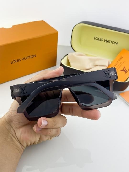 Louis Vuitton Grey Black 1502 Sunglasses