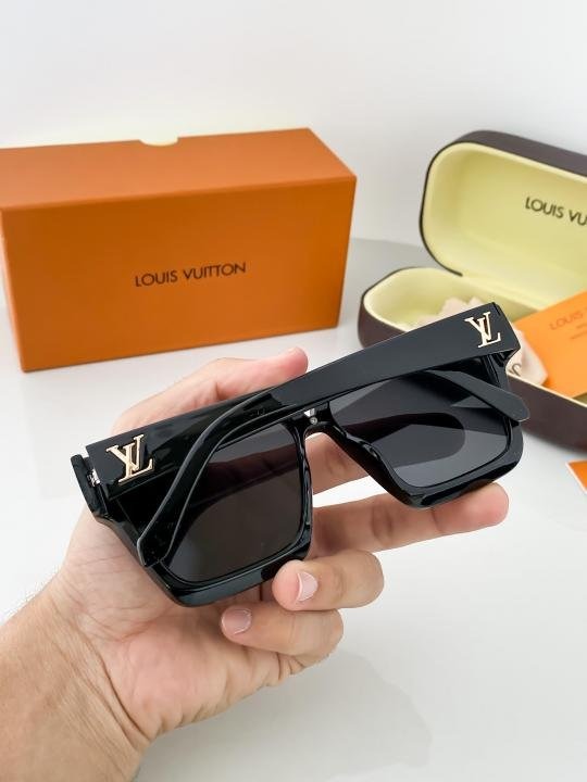 Louis Vuitton Gold Black 1502 Sunglasses