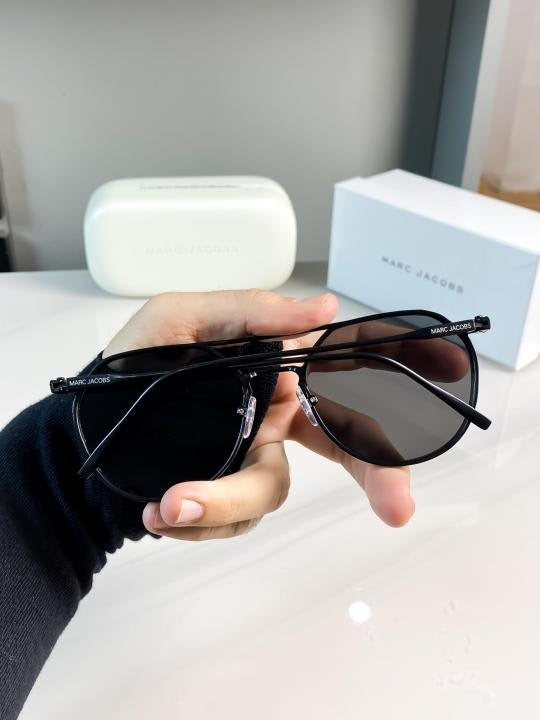 Marc Jacobs black 5001