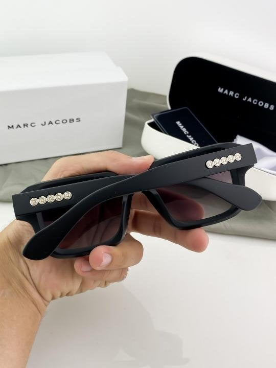 MARC JACOBS BLACK SHADED 37002