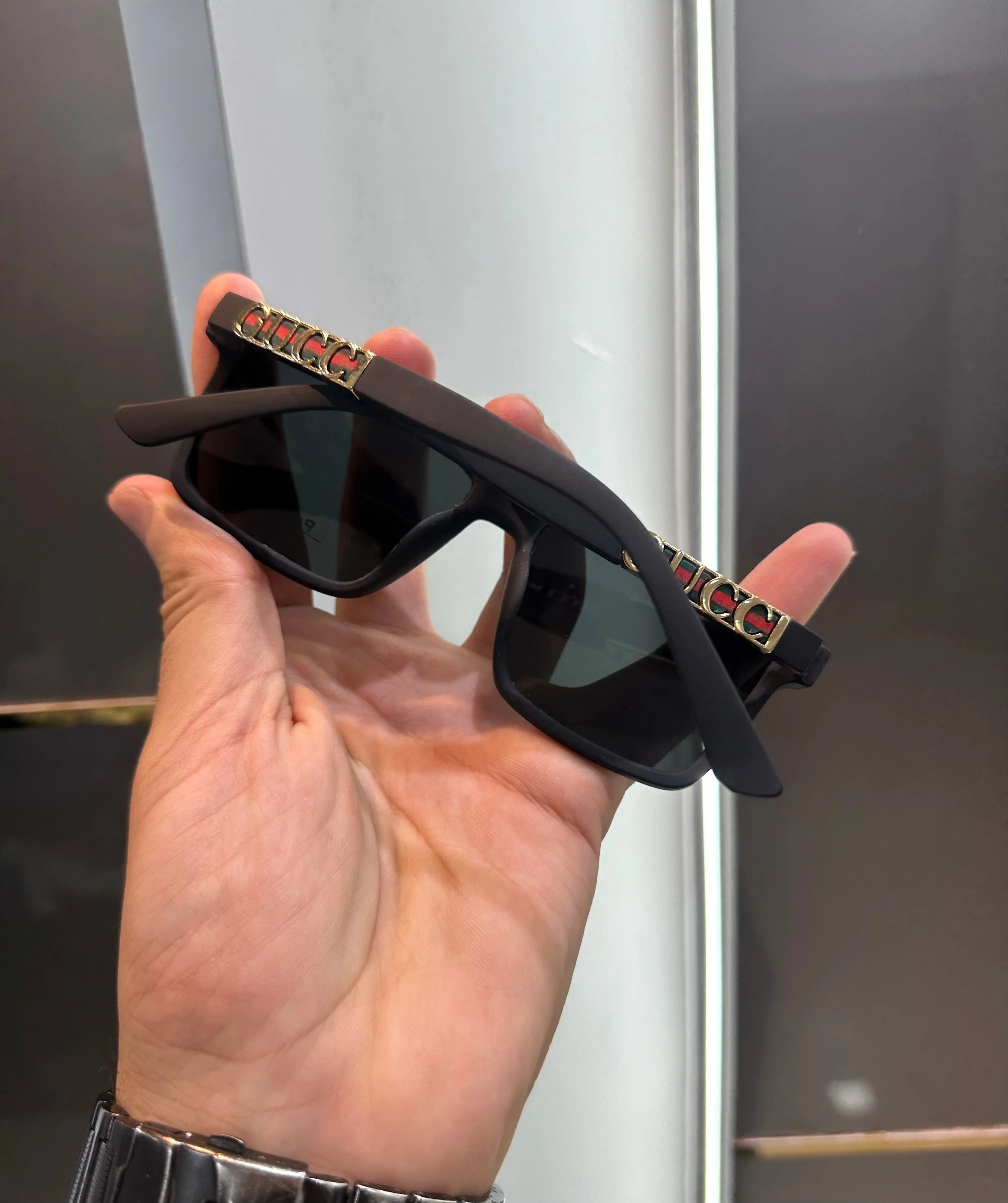 Gucci 2030 Black Ultimate Luxury Shade Secondary image