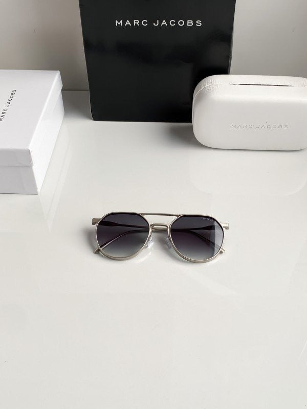 Marc Jacobs Green shade 5052