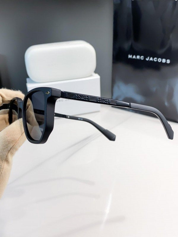 MARC JACOBS black 11-39