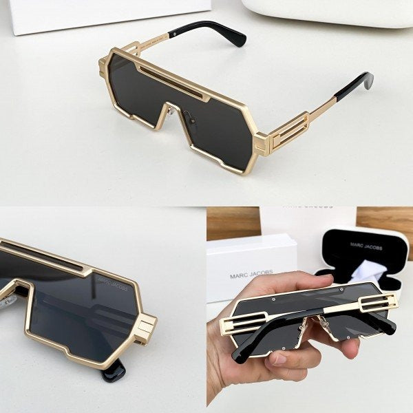 Marc Jacobs gold 18
