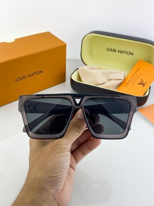 Louis Vuitton Grey Black 1502 Sunglasses