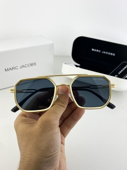 MARC JACOBS GOLD BLACK 518