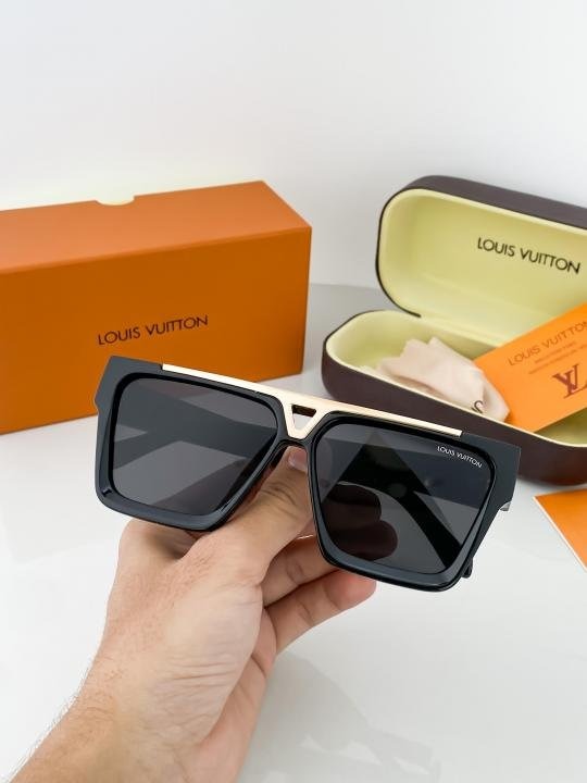 Louis Vuitton Gold Black 1502 Sunglasses