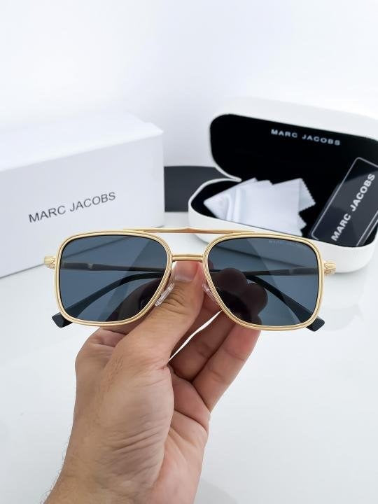 MARC JACOBS gold black 519