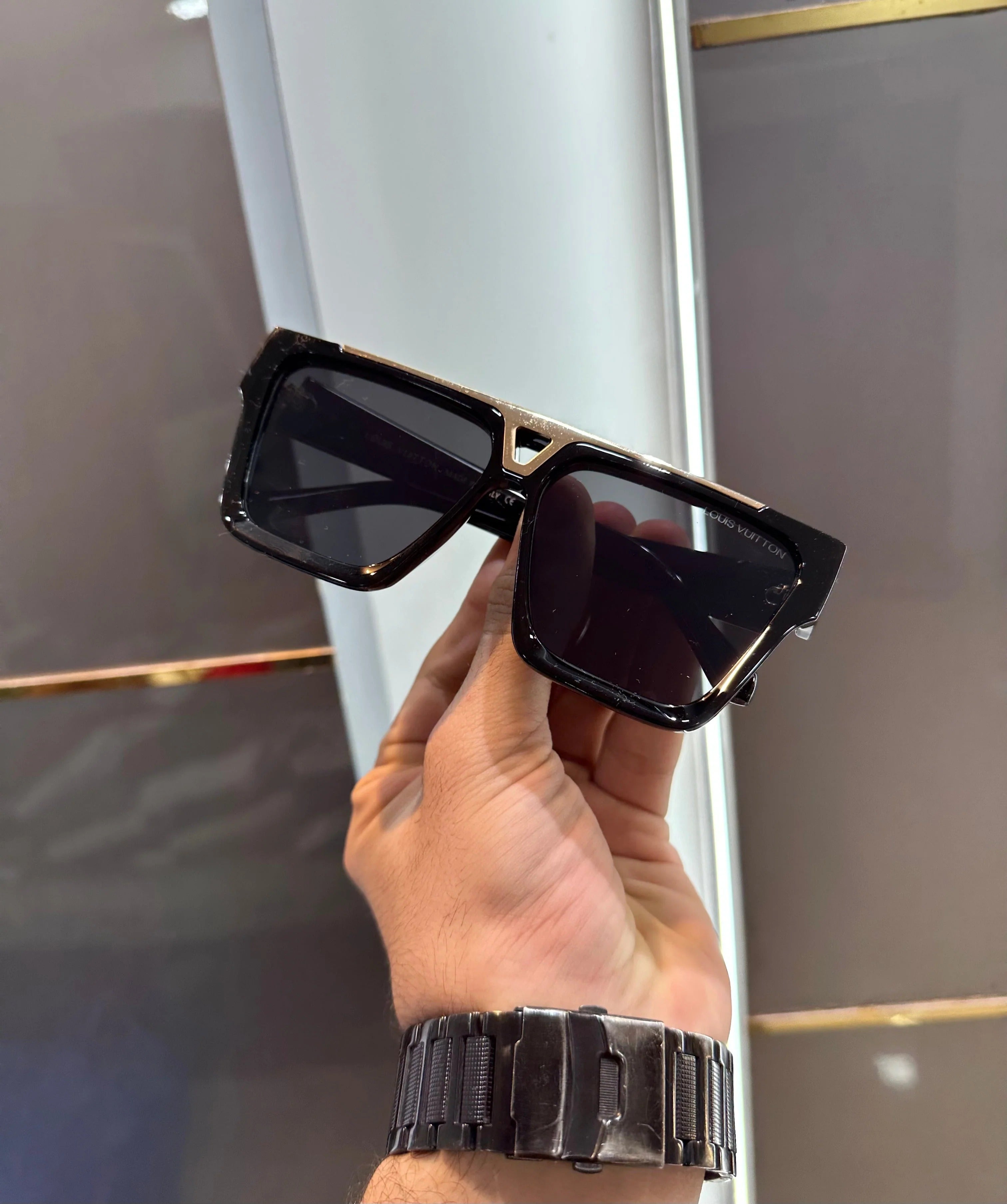 Louis Vuitton Badshah Edition 8675 Secondary image