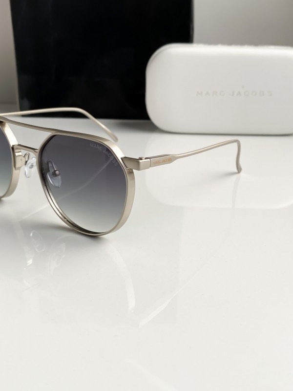 Marc Jacobs Green shade 5052